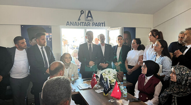 Etimesgut’ta Siyasi Dinamizm: 200 Üye Anahtar Parti’ye Aktı
